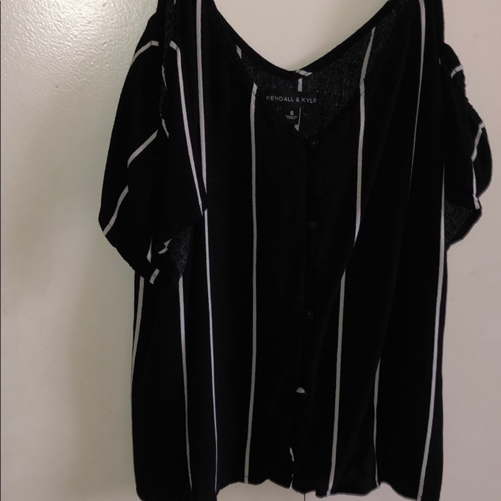Kendall & Kylie off the shoulder tank